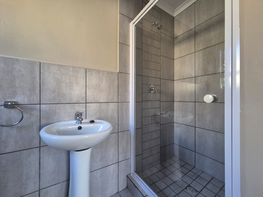 To Let 3 Bedroom Property for Rent in Stellendale Western Cape